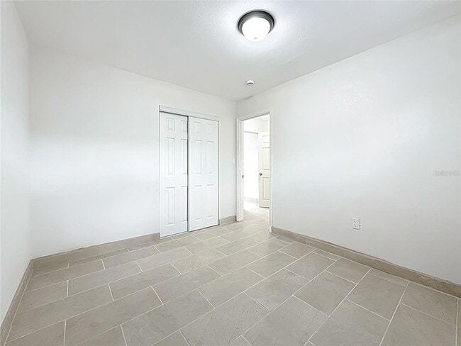 Building Photo - 497 Normandy Rd