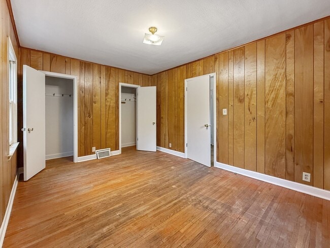 Building Photo - 1201 E 54th St