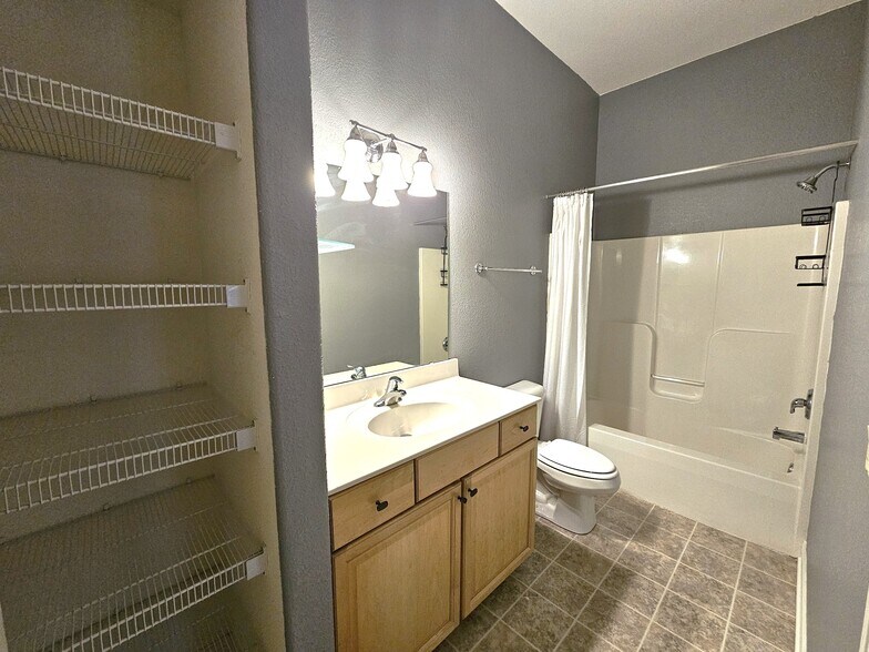 Building Photo - 1850 Stoney Ln