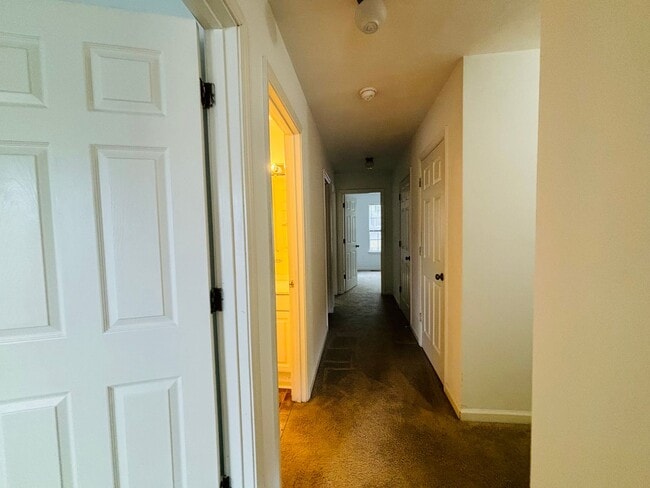 Building Photo - 850 Patrick Henry Dr