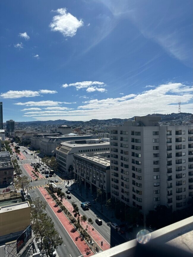 Building Photo - 650 Turk St