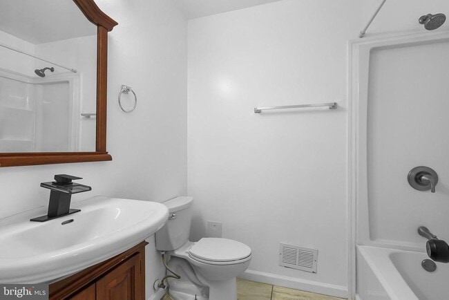 Building Photo - 4223 Avon Dr