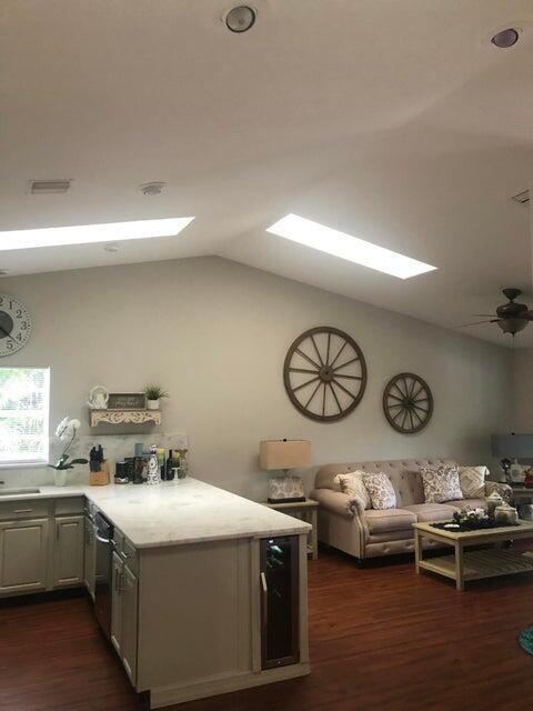 Building Photo - 590 Juniper Pl