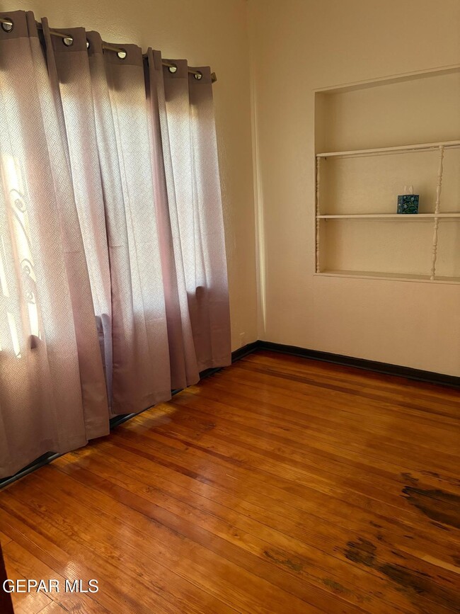 Building Photo - 3418 Pershing Dr