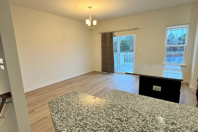 Building Photo - 2537 Westwind Blvd