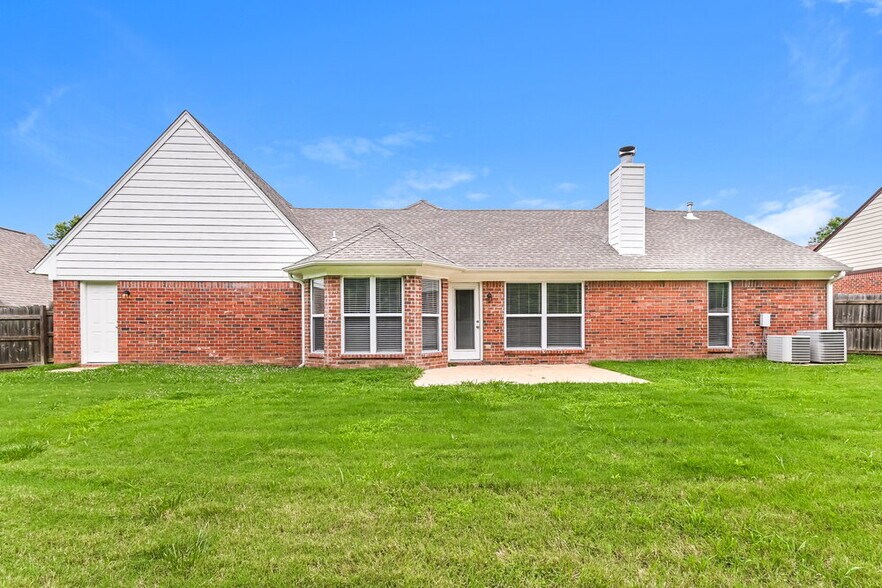 Building Photo - 13183 Sandbourne S