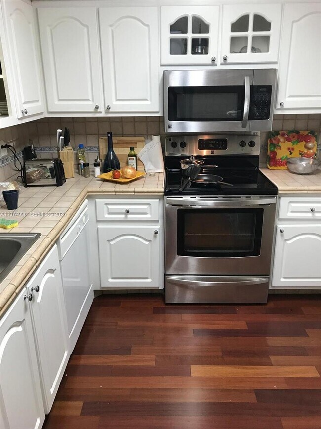 Building Photo - 9225 Collins Ave