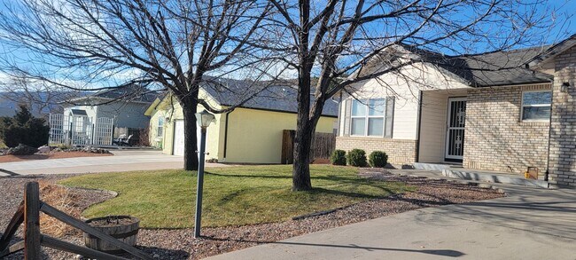 Building Photo - 2213 Twinflower W