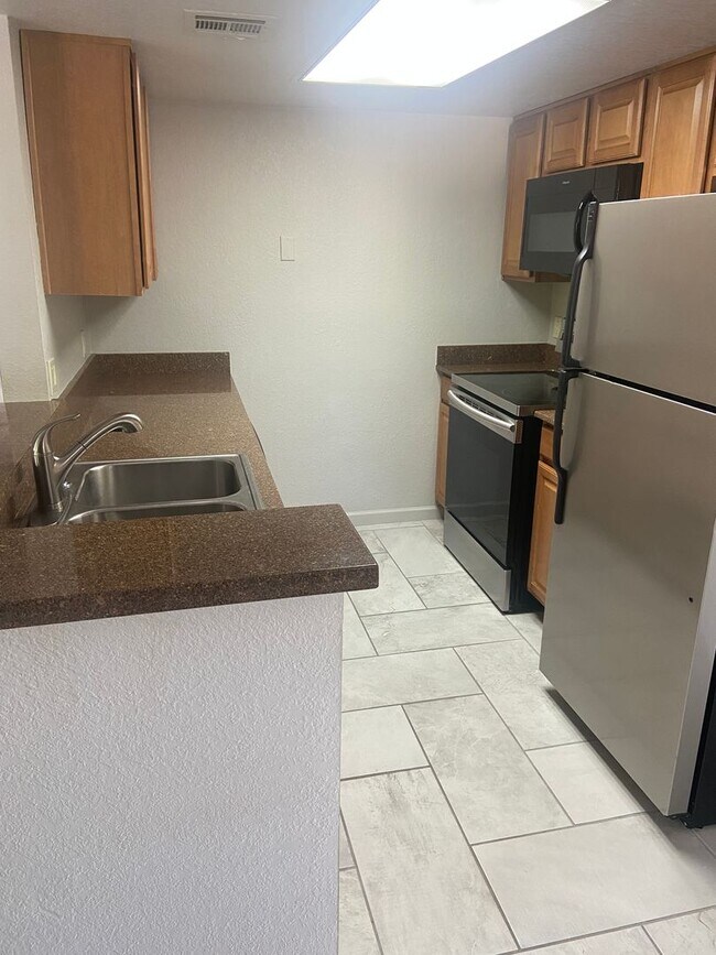 Building Photo - PlayersClub101-14203