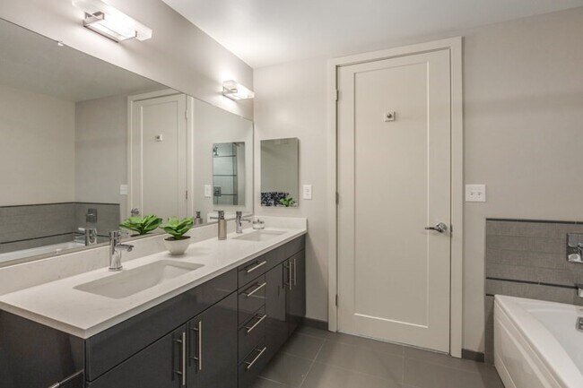 Building Photo - 1 Canal St