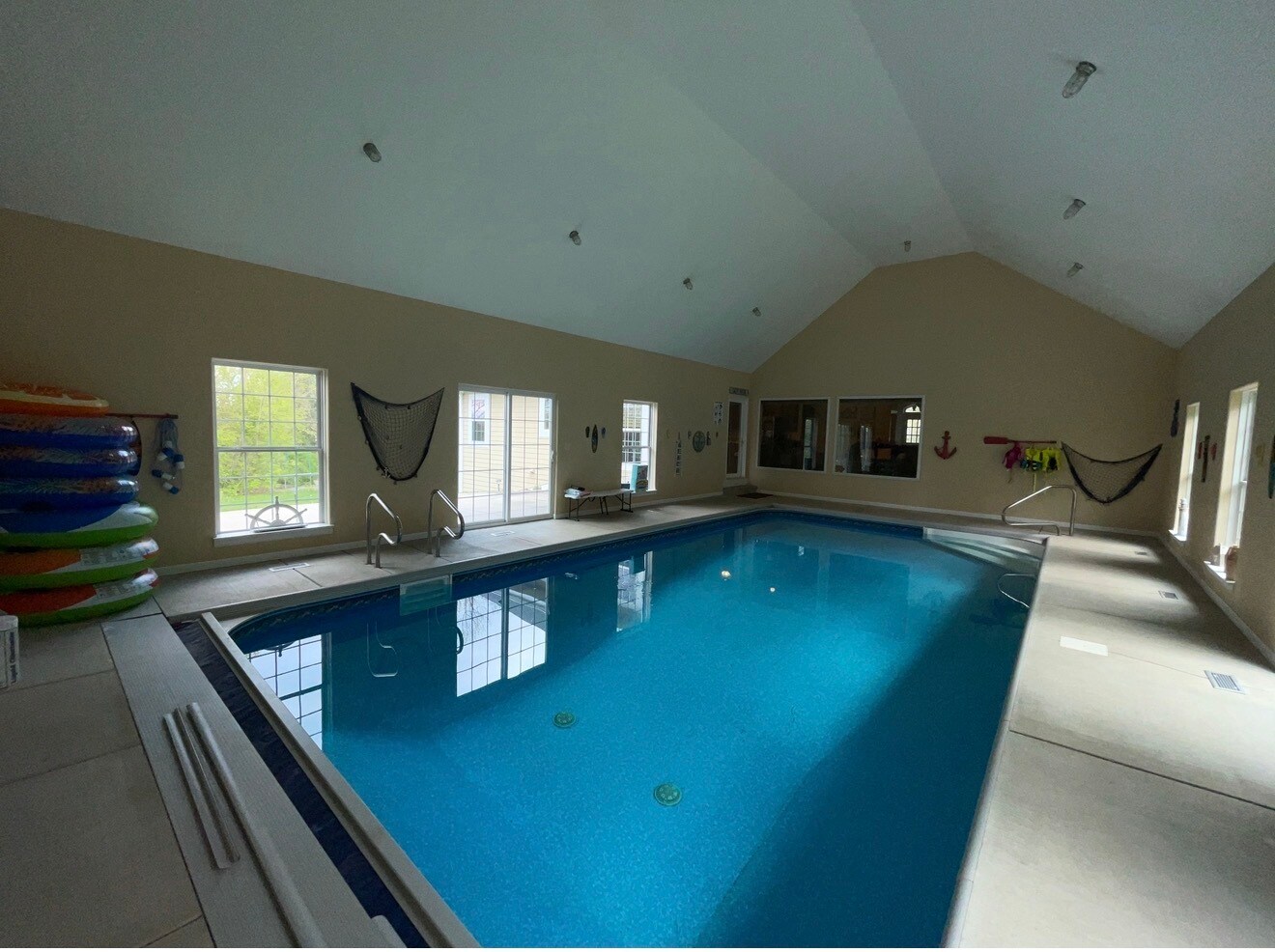 Building Photo - W209N11385 Reger Ct
