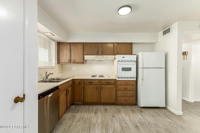 Building Photo - 11014 W Cheryl Dr