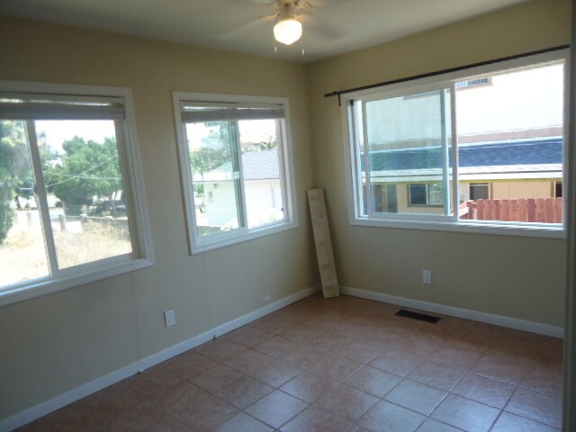 Building Photo - 5536 Lake Park Way