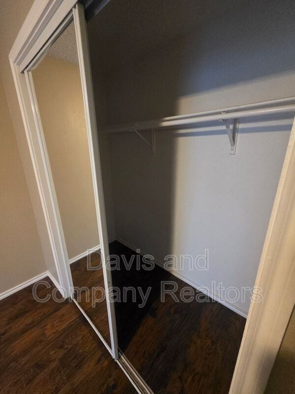 Building Photo - 707 Devonian Dr
