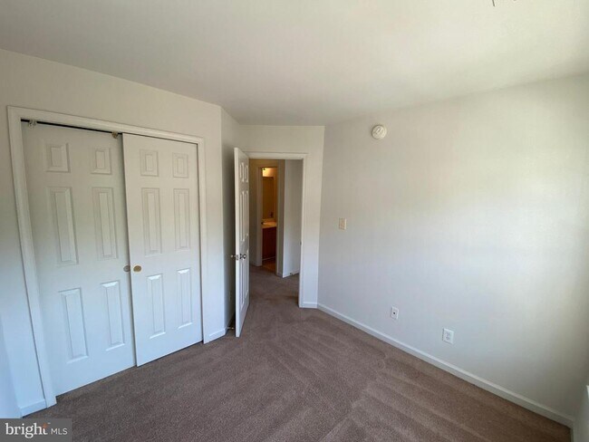 Building Photo - 4249 Normandy Ct