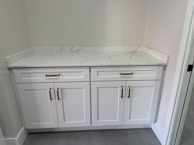 Building Photo - 755 Falling Water Rd