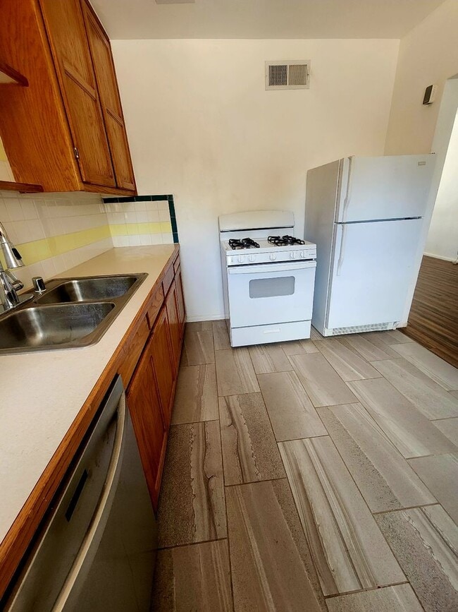 Building Photo - Charming 3-Bedroom Home in Northeast Albuq...