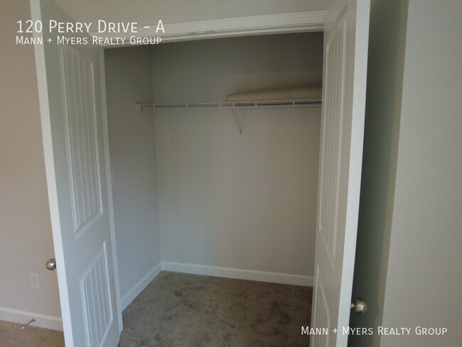 Building Photo - 120 Perry Dr