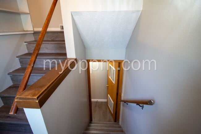 Building Photo - Spacious Omaha Home