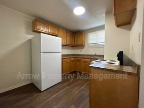 Building Photo - 609 W 14th St