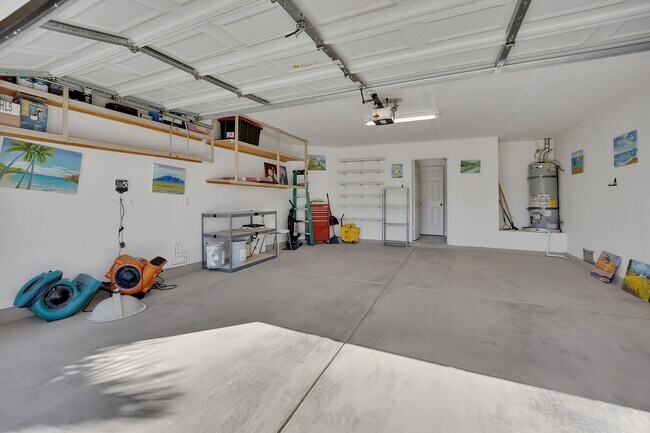 Building Photo - Solar Panels= No Nv Energy bill!! 3 Bed 2....