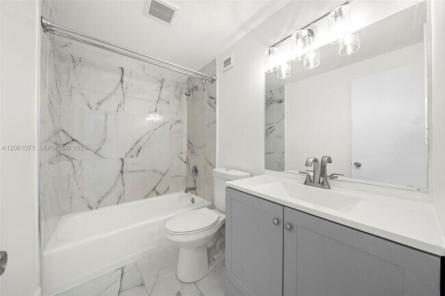 Building Photo - 400 Kings Point Dr