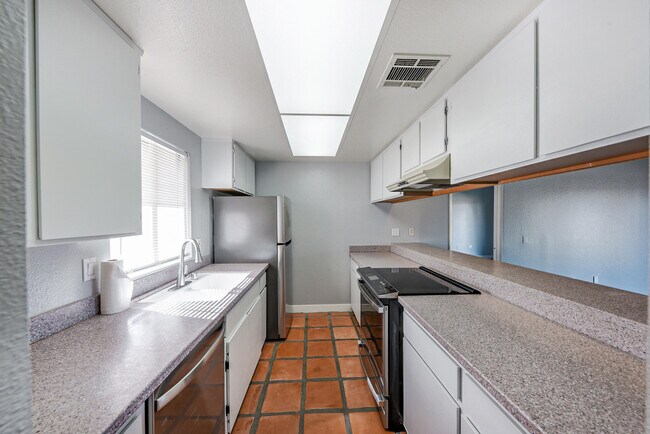 Building Photo - 40498 Bay Hill Way