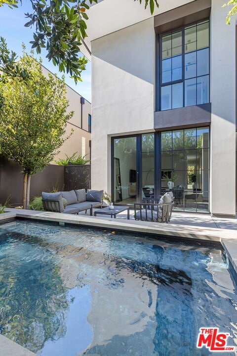 Building Photo - 8890 Rosewood Ave