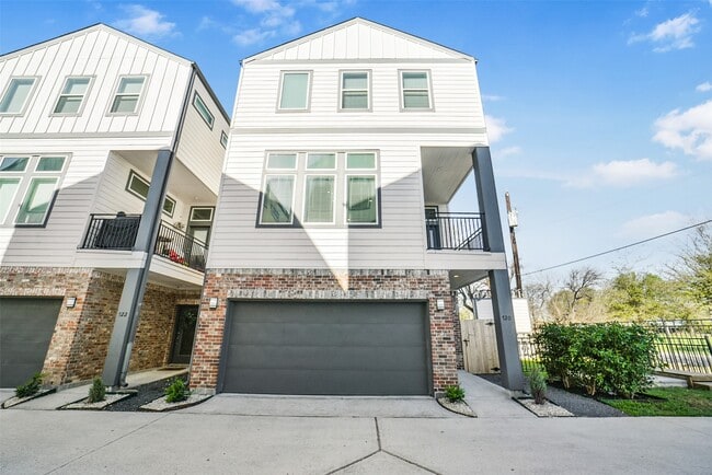 Building Photo - 720 W Donovan St