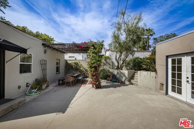 Building Photo - 3659 Glenfeliz Blvd