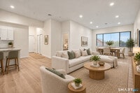 Building Photo - 594 Main St