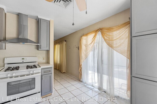 Building Photo - 3 br, 2 bath House - 4795 Woodlake Ave.
