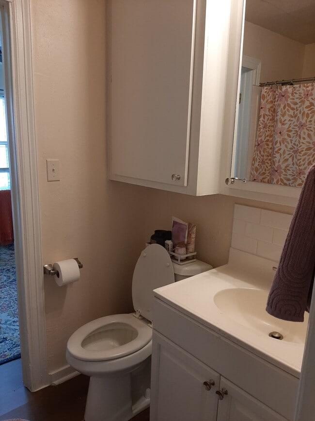 Building Photo - 508 S Stanley St