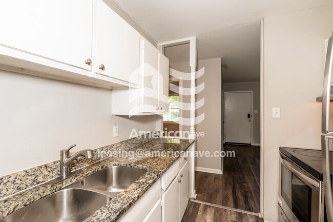 Building Photo - 203 Stevens St
