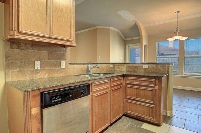 Building Photo - 6824 Fox Tail Dr
