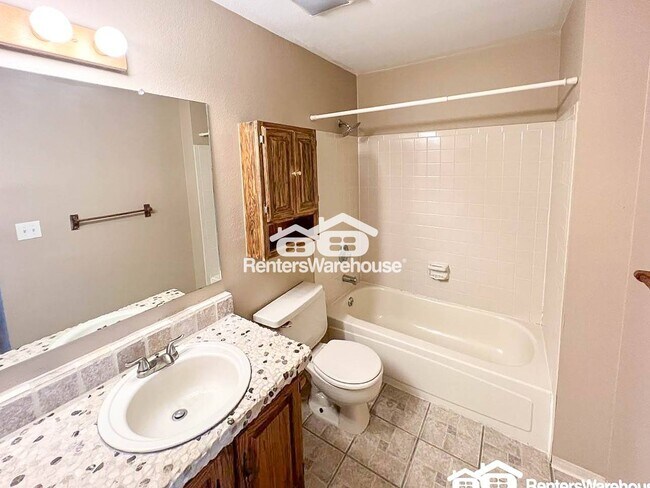 Building Photo - 12093 W Cross Dr