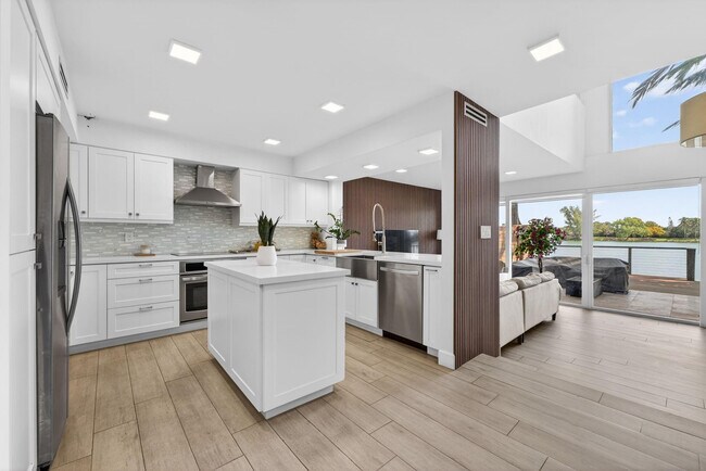 Building Photo - 4945 SW 71st Pl