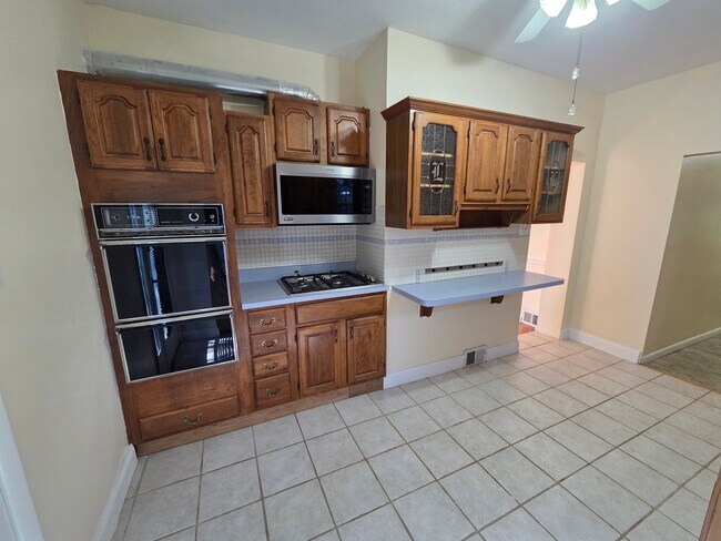 Building Photo - 313 Rinne St