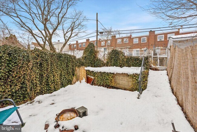 Building Photo - 228 Rock St