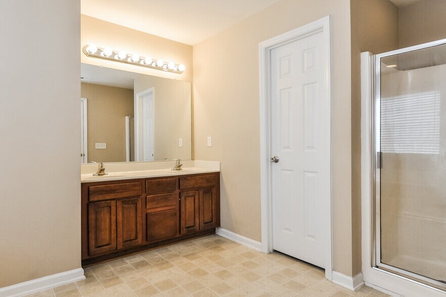 Building Photo - 820 Willow Bay Dr
