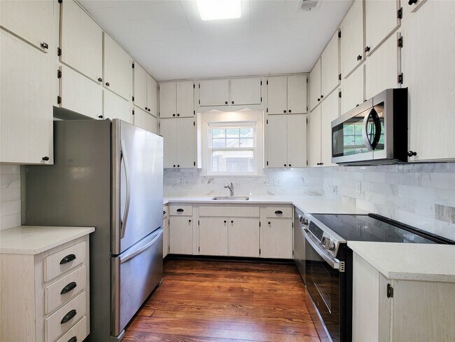 Building Photo - 1502 S Market St