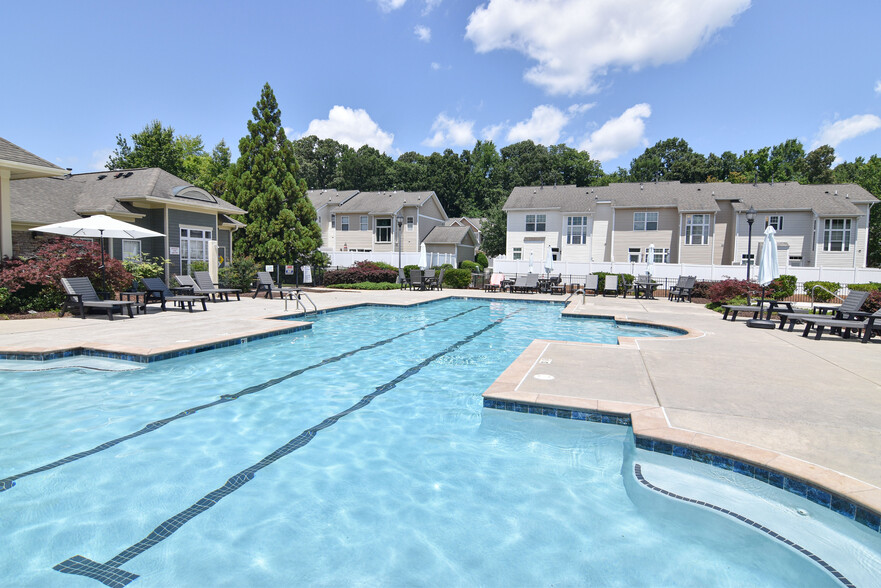 Building Photo - 2913 White Willow Rd