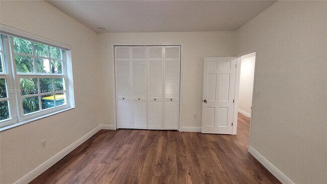 Building Photo - 4850 University Dr