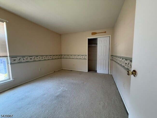 Building Photo - 3844 Bloomingdale Dr