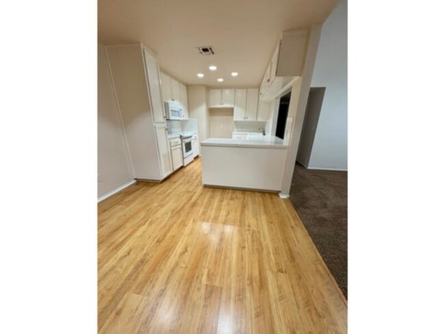 Building Photo - New price!!!!