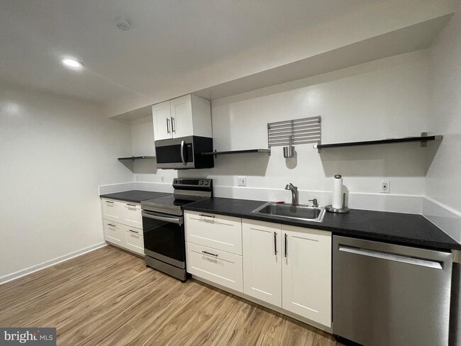 Building Photo - 3137 Trenholm Dr