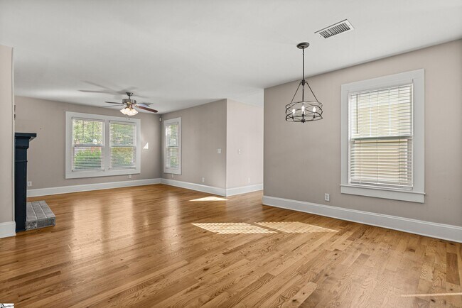 Building Photo - 309 Briarcliff Dr