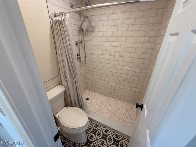 Building Photo - 5825 Dogwood Way