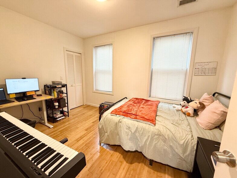 Building Photo - 110 Chester St