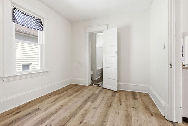 Building Photo - 2935 E 121st St